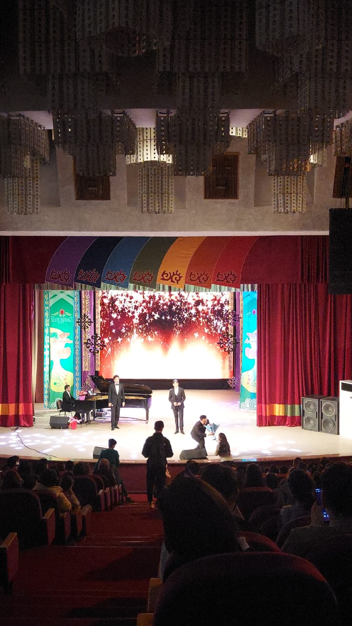 Оқушылар сарайына концертке барды